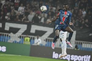 记者：穆阿尼已经抵达伦敦，将接受体检并租借加盟热刺